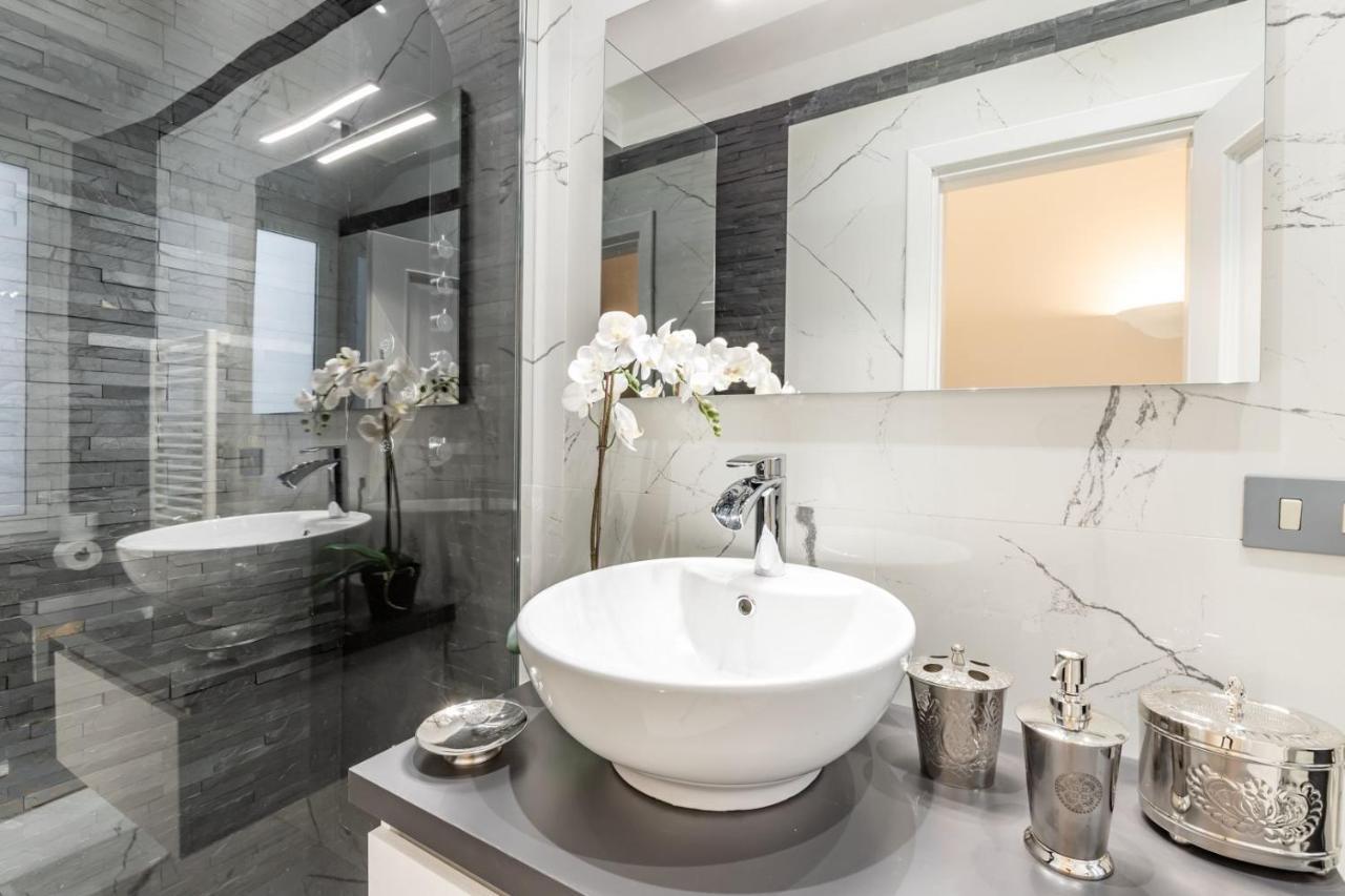 Trevi Luxury Apartment Jacuzzi Rome Exterior photo